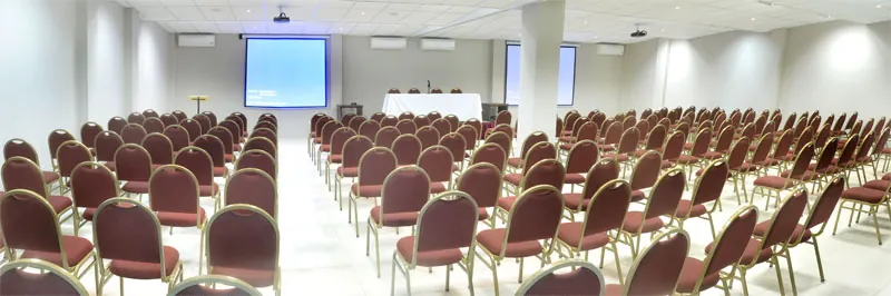 Auditório do centro de eventos do Paraná Palace Hotel